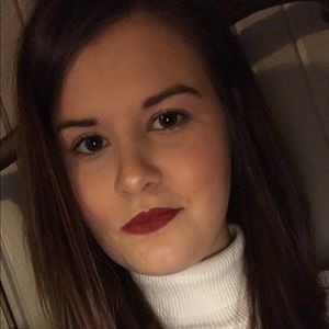 Meet your Posher, Claire